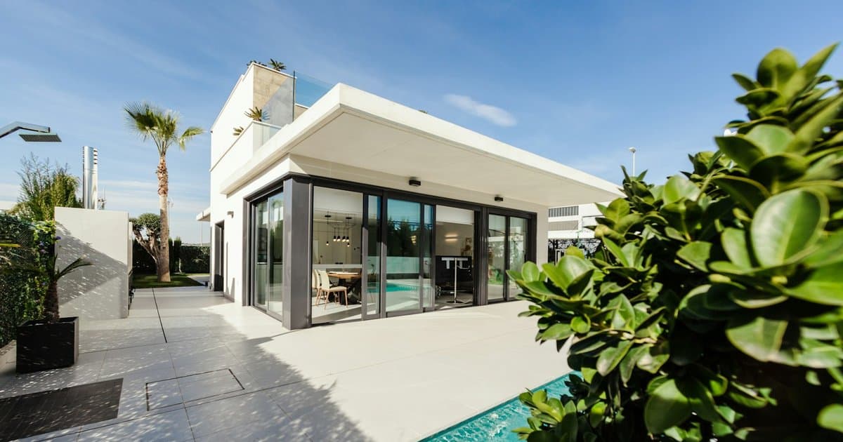Beverly Hills Real Estate: A Neighborhood Guide for Buyers and Sellers in 2026