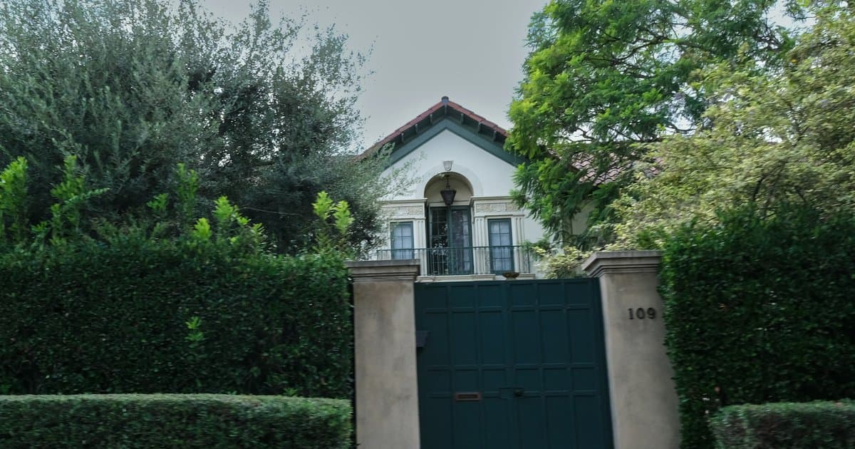 A $29 Million Brentwood Sale After a Super Bowl Spotlight: What It Signals for 2026 Sellers