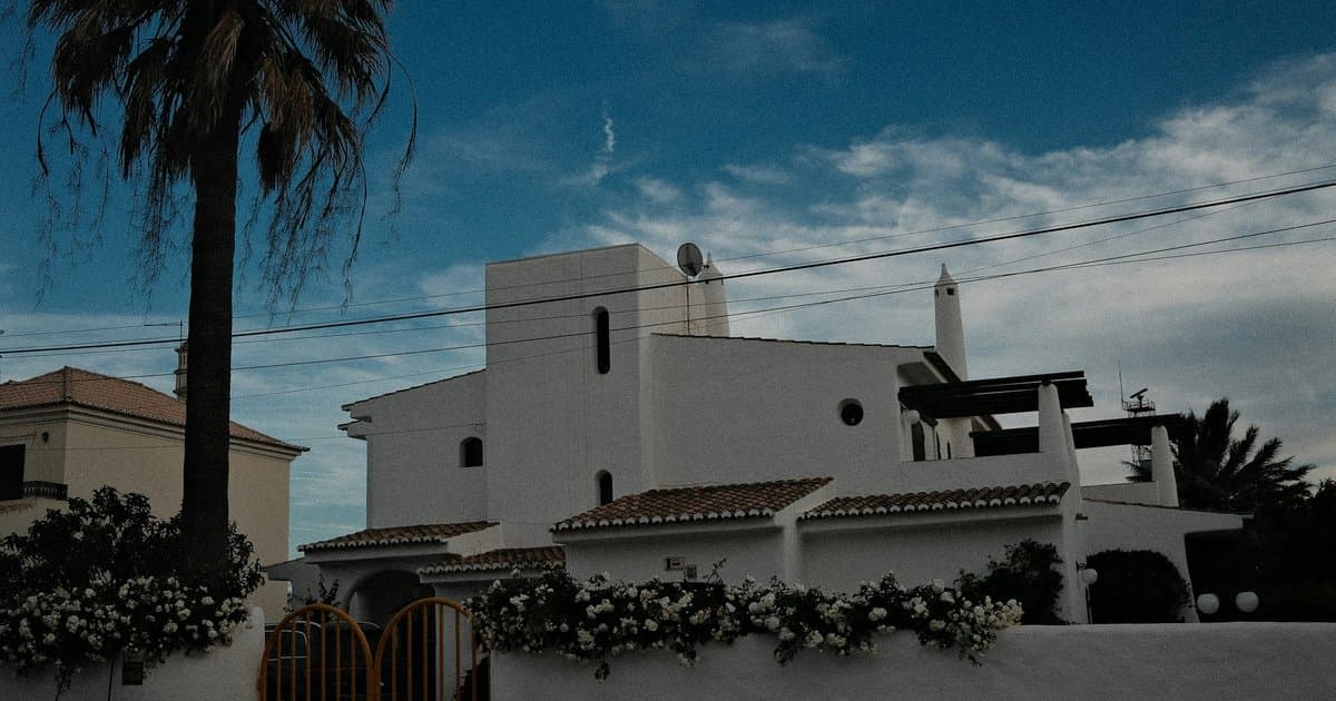 Closing Day in Los Angeles: When You'll Actually Get Your Keys (and Your Money)