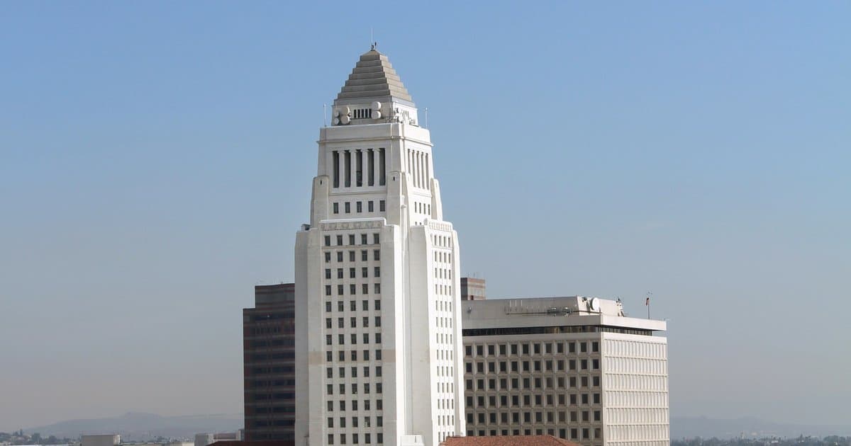 Non-Warrantable Condos in Los Angeles: What Buyers Must Check Before Making an Offer