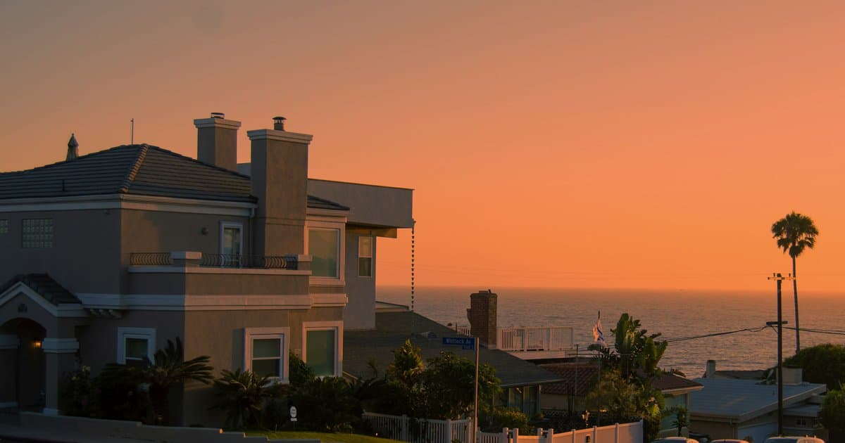 Selling a Home During Divorce in Los Angeles: What California Law Requires