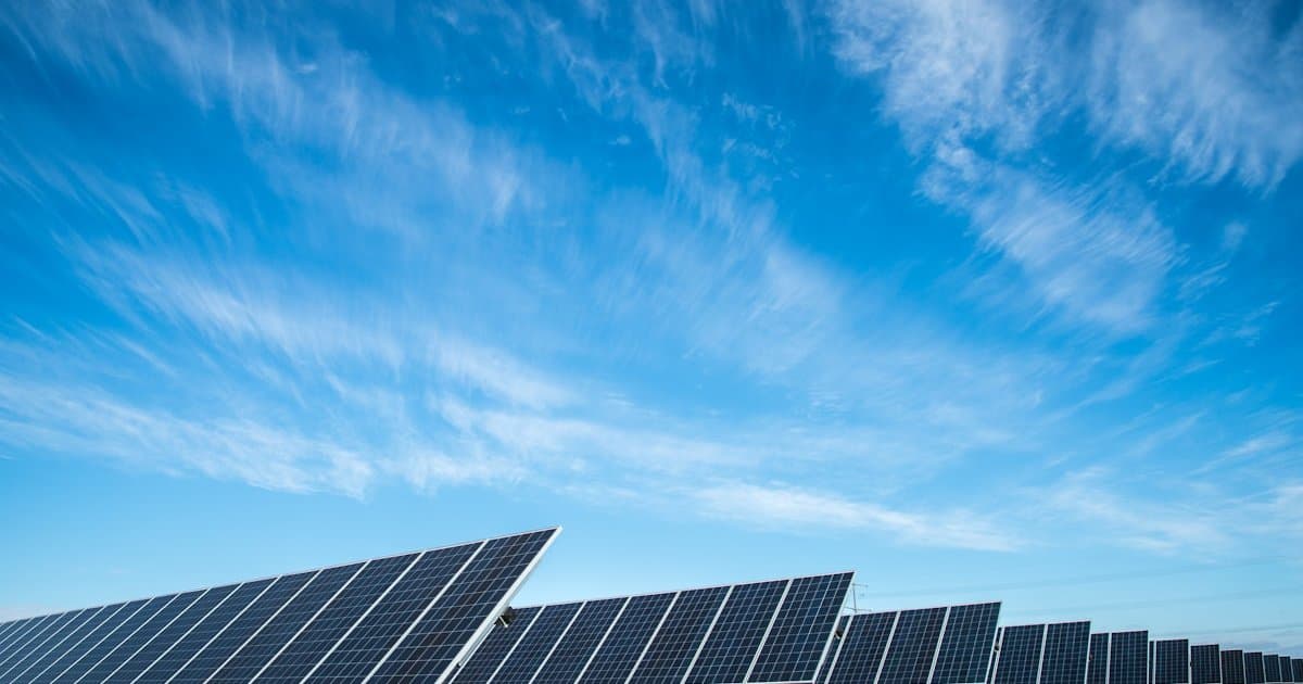 Selling a Home with Solar Panels in Texas: What Dallas Sellers and Buyers Need to Know