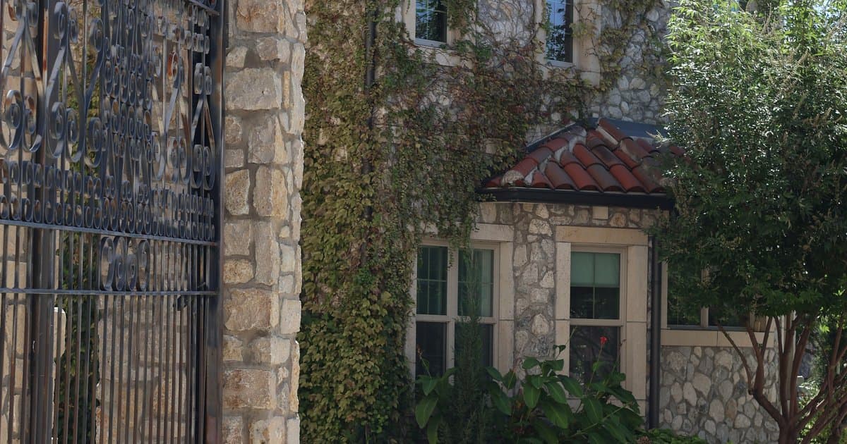 What a $6.4 Million Sale in The Oaks Says About Calabasas Right Now