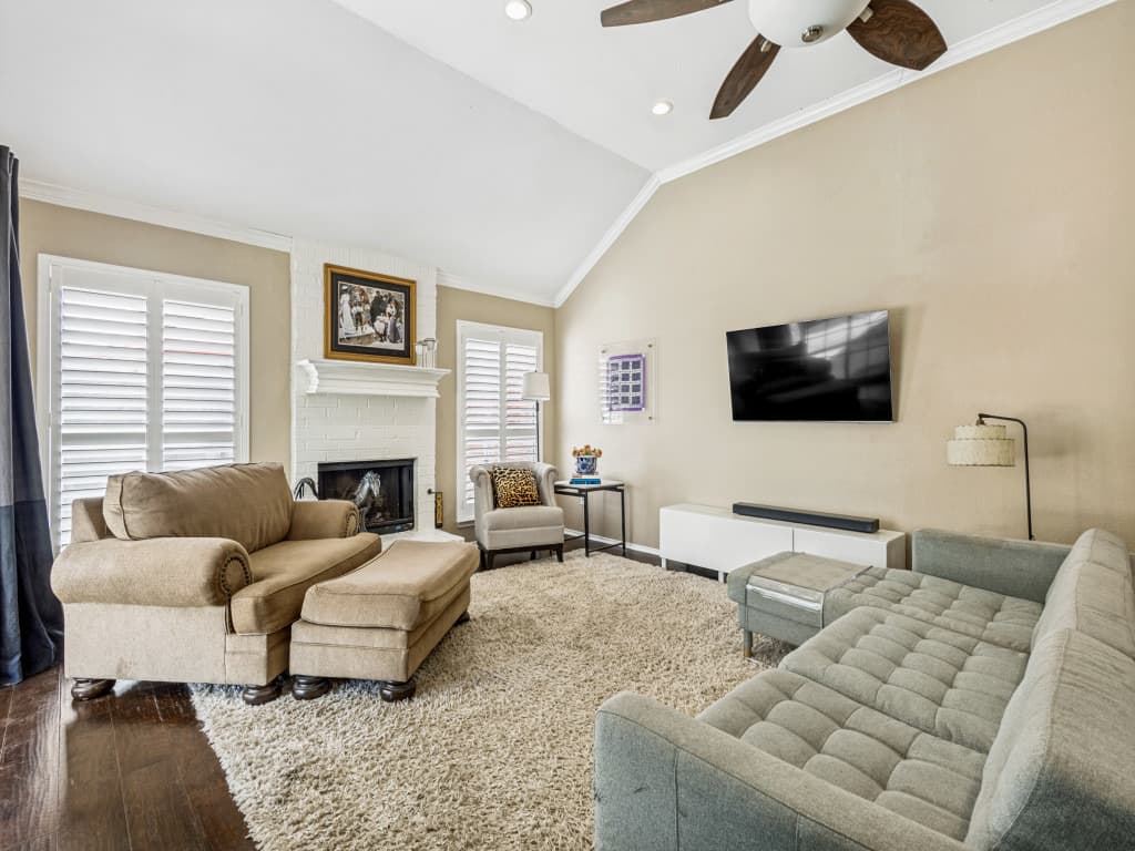 808 Canyon Valley Drive