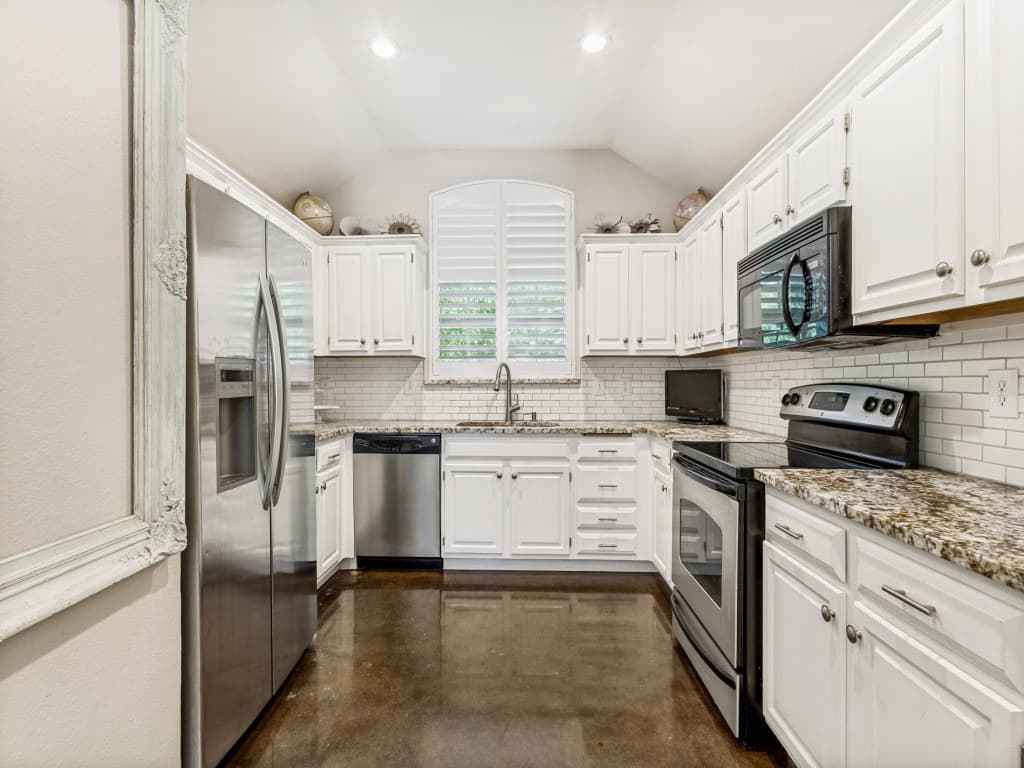 808 Canyon Valley Drive
