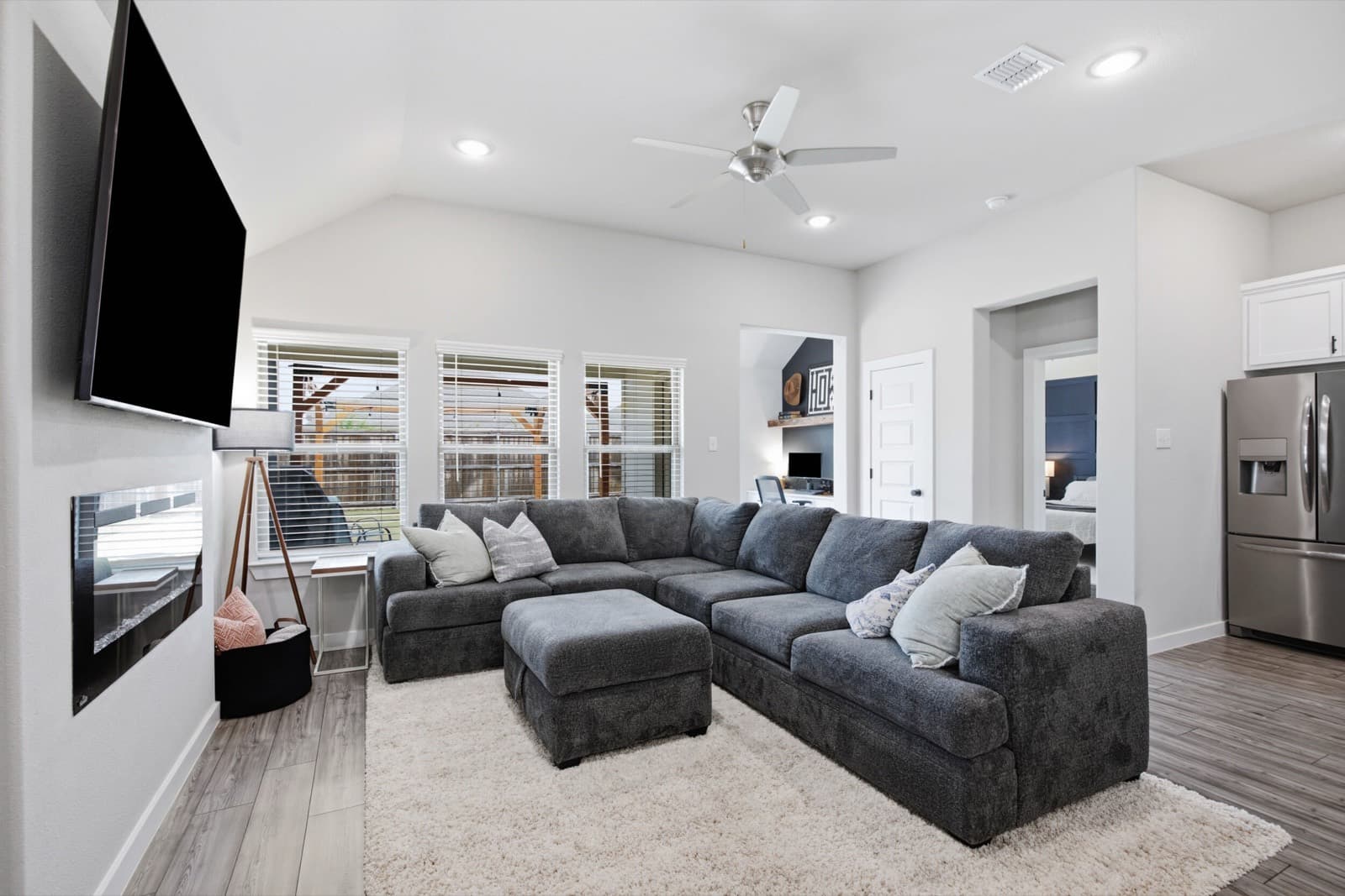 3270 Glorioso Drive