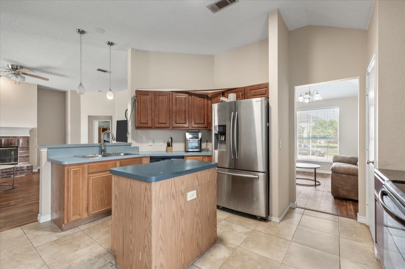 1302 Taos Lane