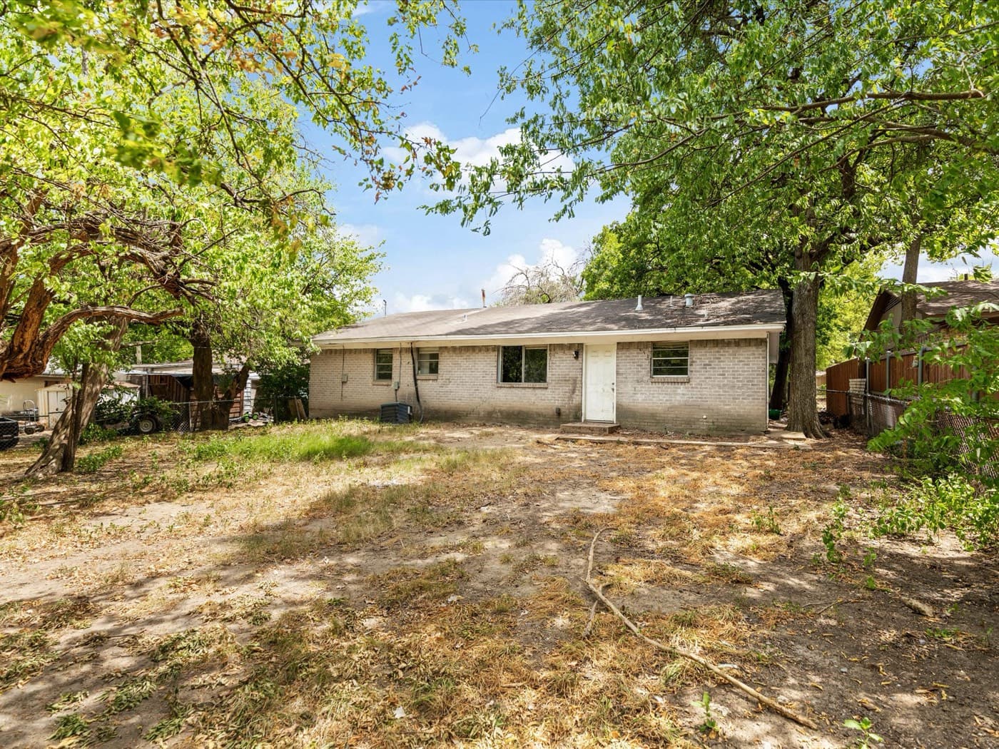 1613 Woodcrest Dr