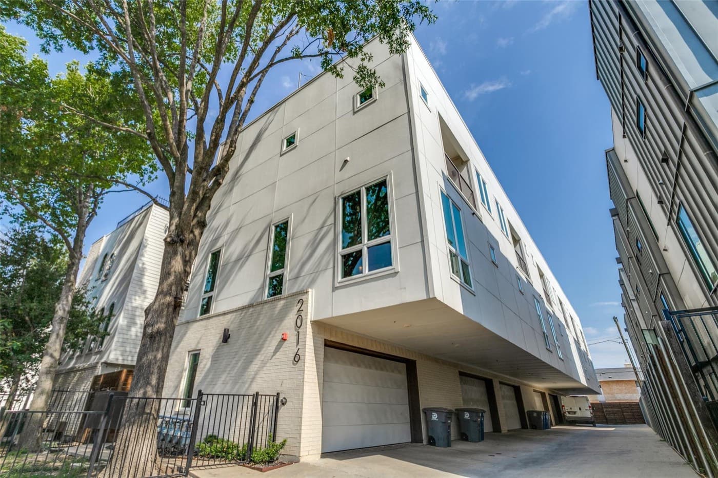 2016 N Fitzhugh Avenue #103