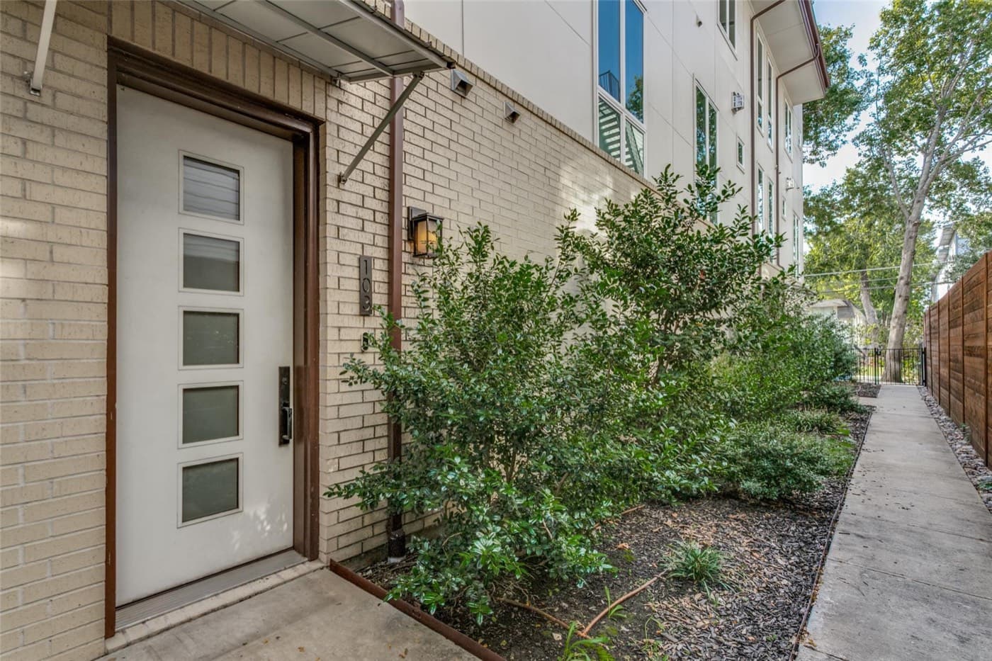 2016 N Fitzhugh Avenue #103