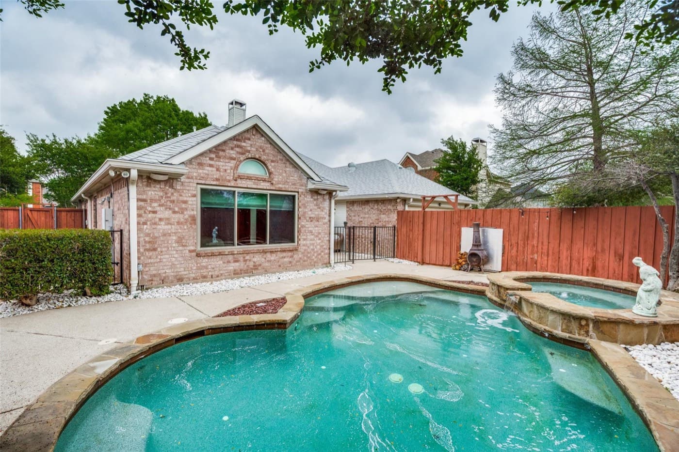 4112 Camrose Dr