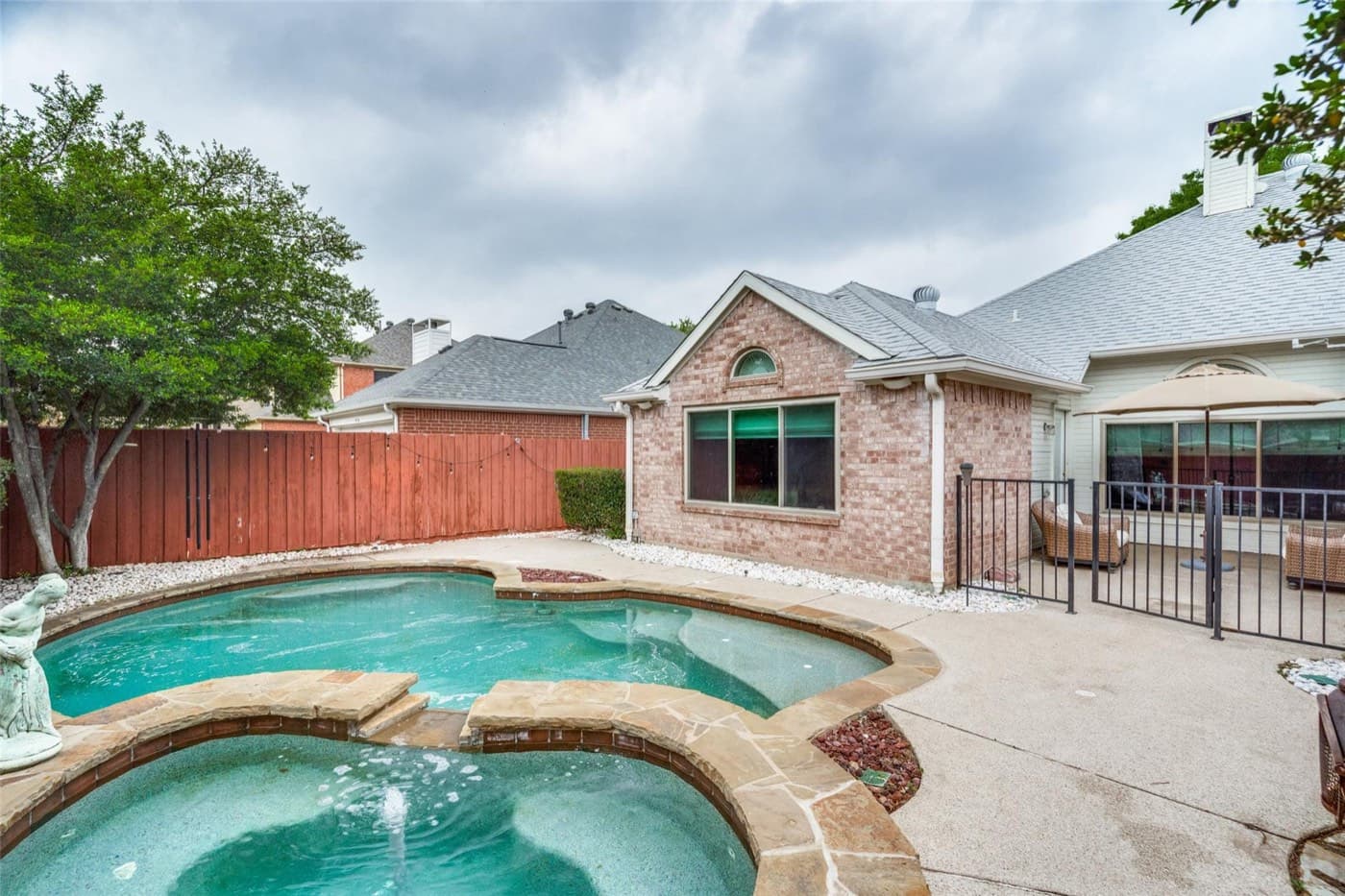 4112 Camrose Dr
