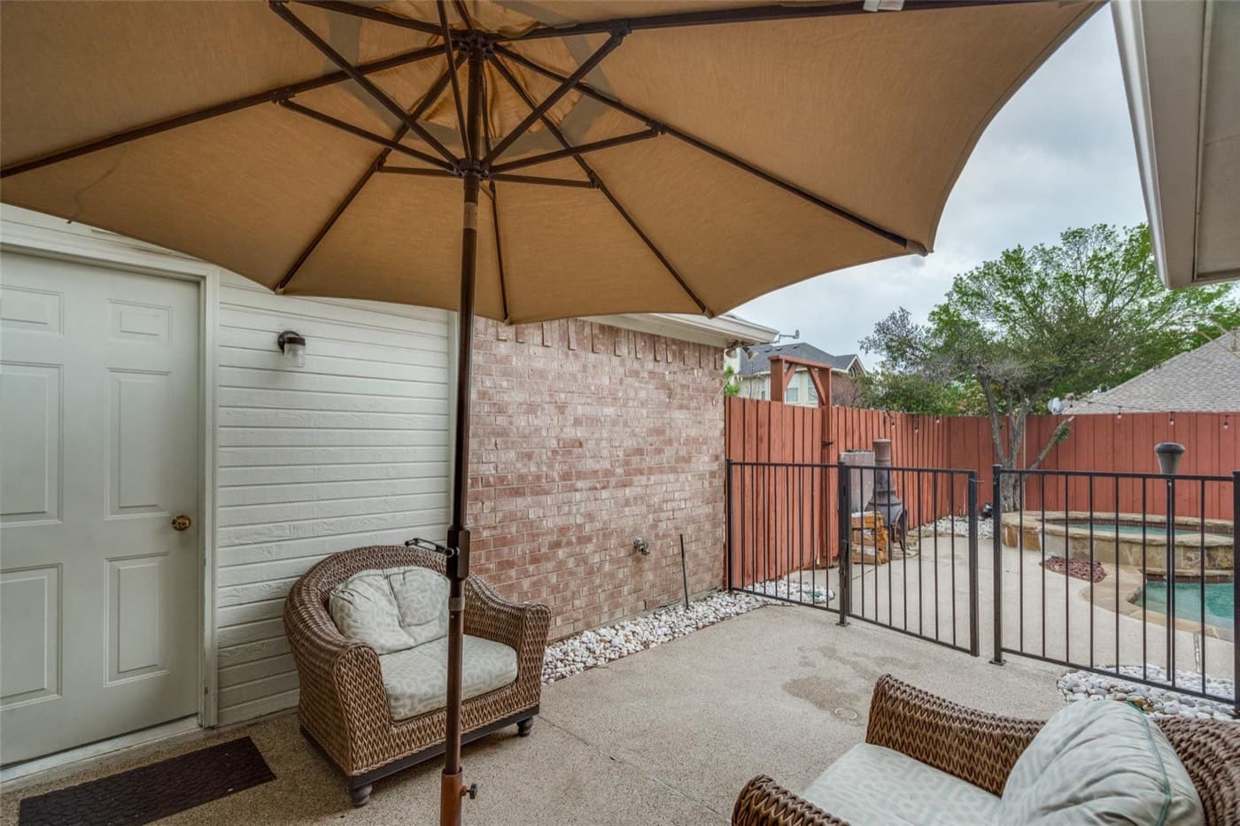 4112 Camrose Dr