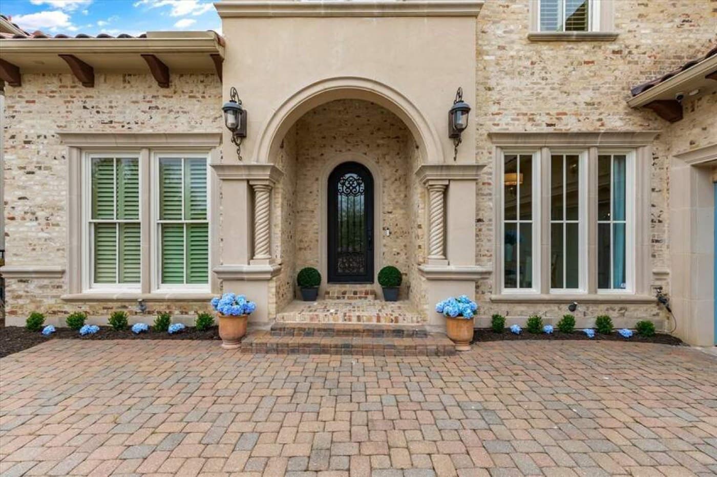 4739 Byron Cir
