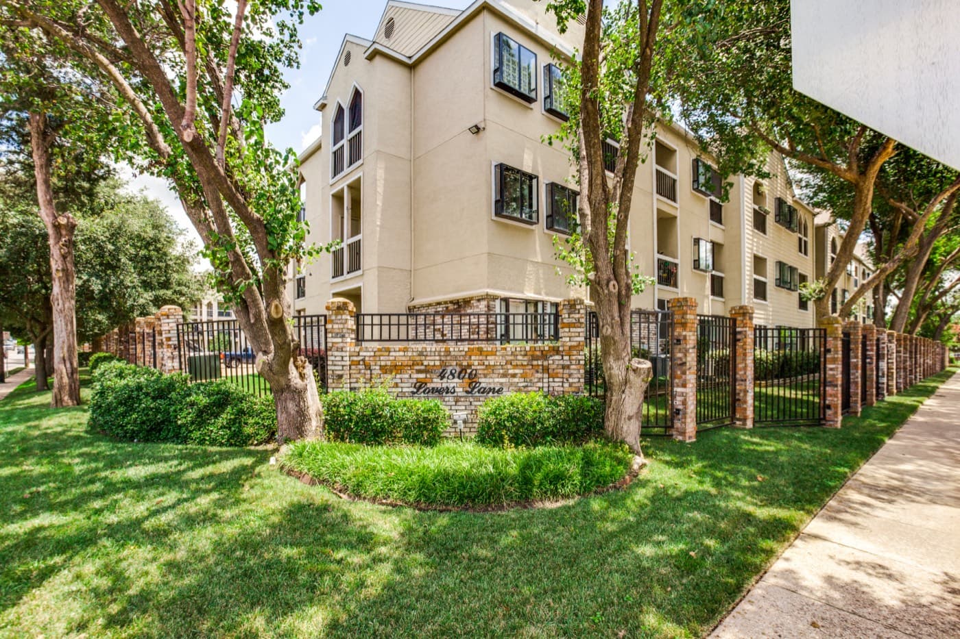 4800 W Lovers Ln #204