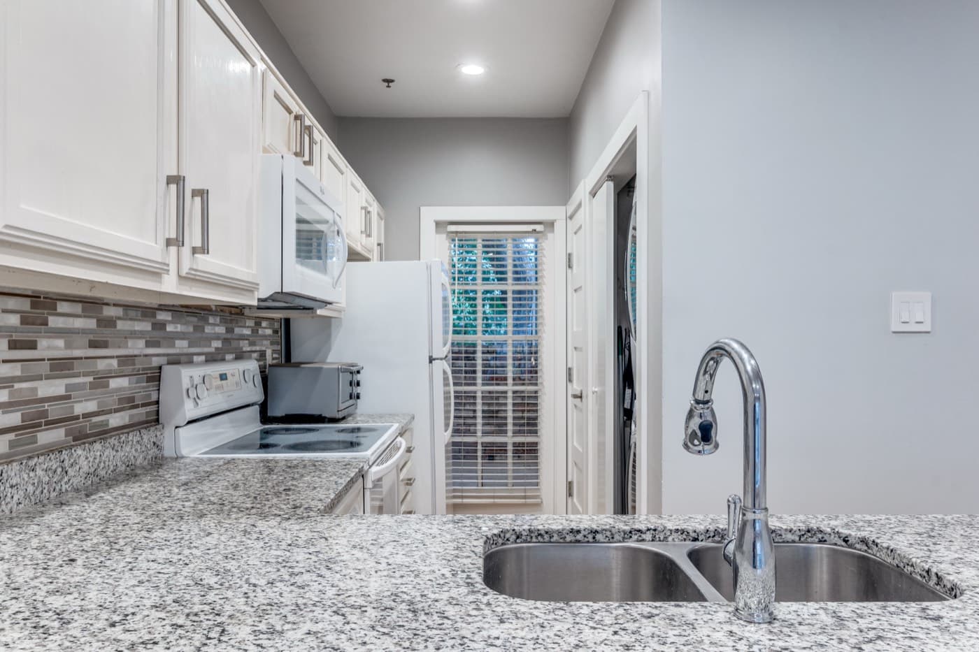 4800 W Lovers Ln #204