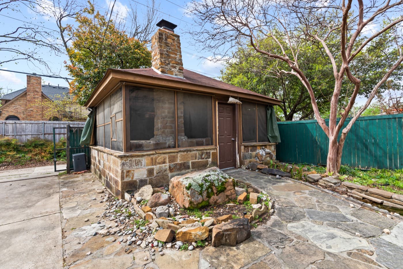 5806 Llano Ave
