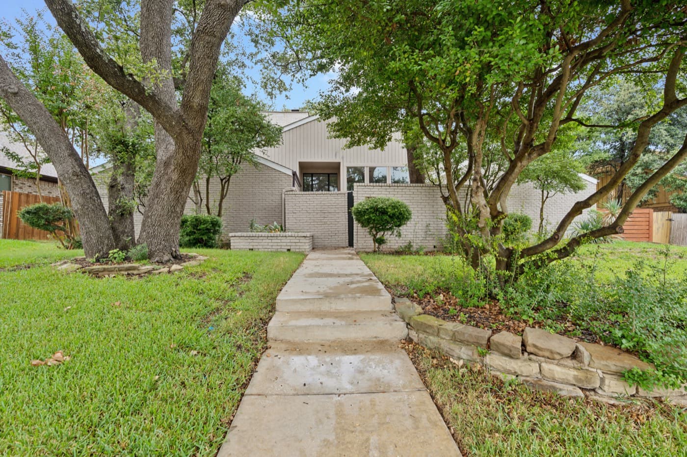 9405 Moss Farm Lane