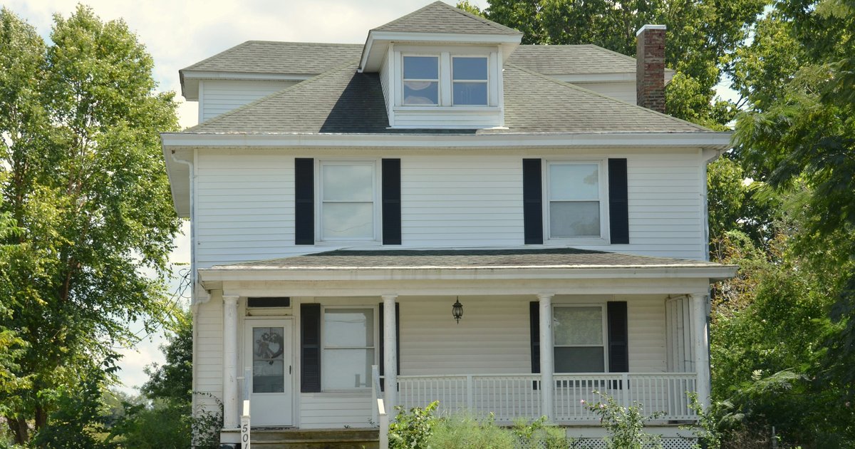 Two-story wood-frame four-square with a full-width front porch, hipped roof and dormer, the dominant house type in Winnetka Heights
