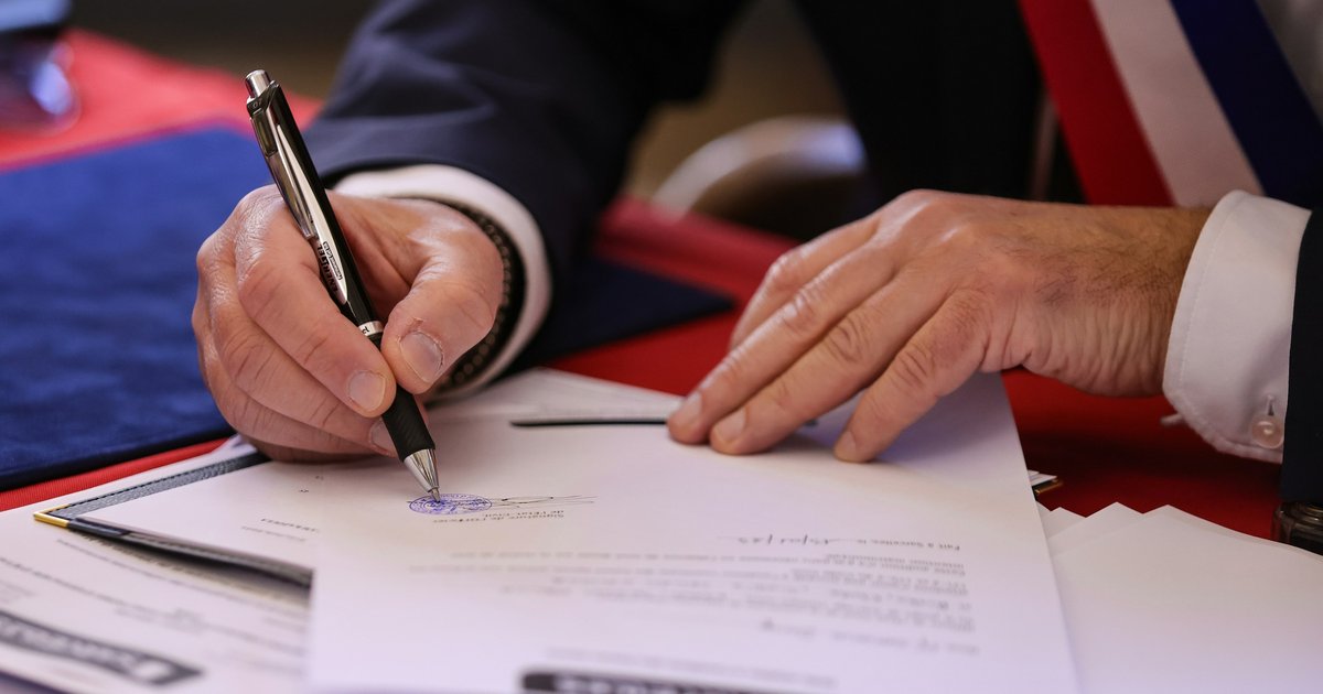 Real estate agent reviewing contract paperwork with a couple at a kitchen table, discussing contingent offer terms in Texas
