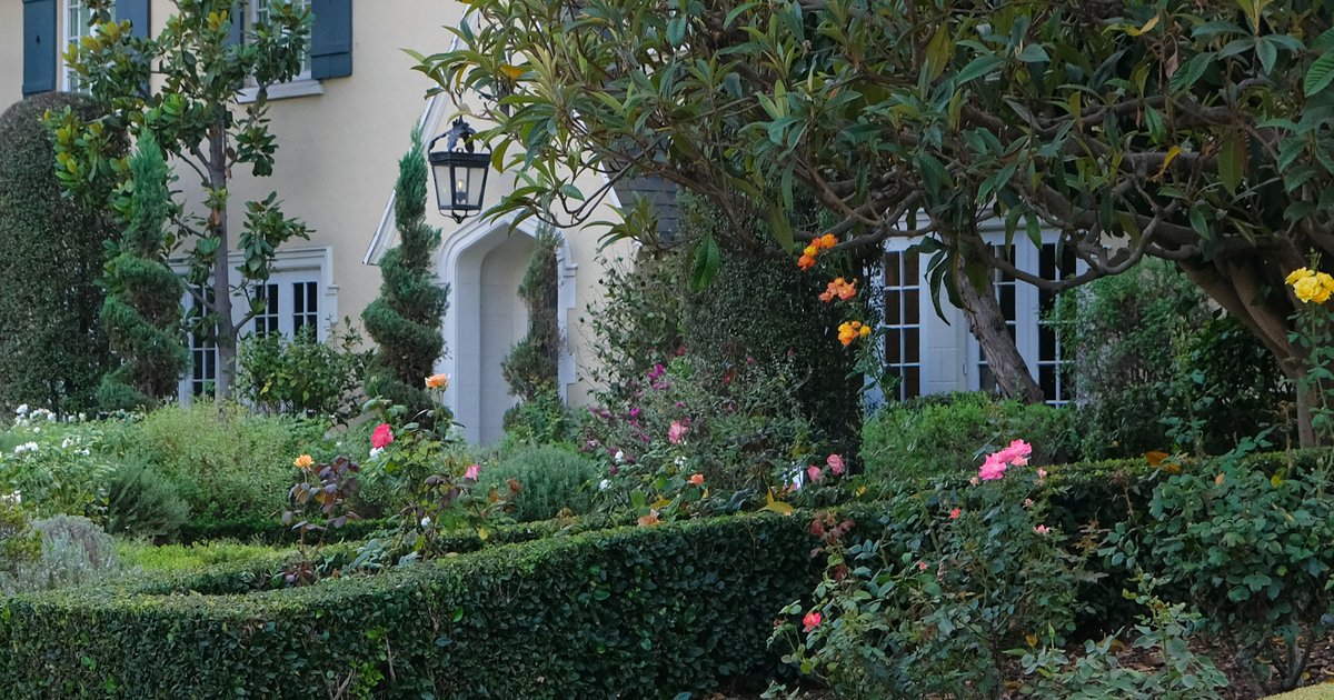 A modern estate home in the hills above Los Angeles, the kind of luxury property where jumbo loan gift fund rules become relevant