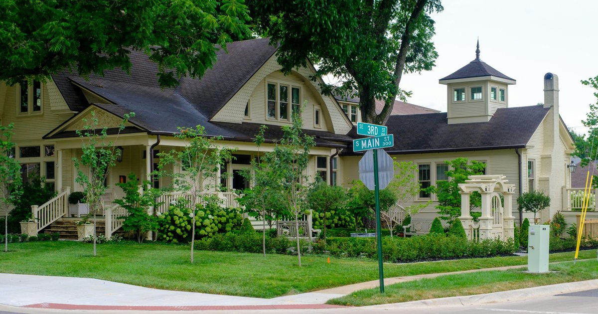 Historic Craftsman homes line a tree-shaded street in Hancock Park, one of Los Angeles' largest Historic Preservation Overlay Zones